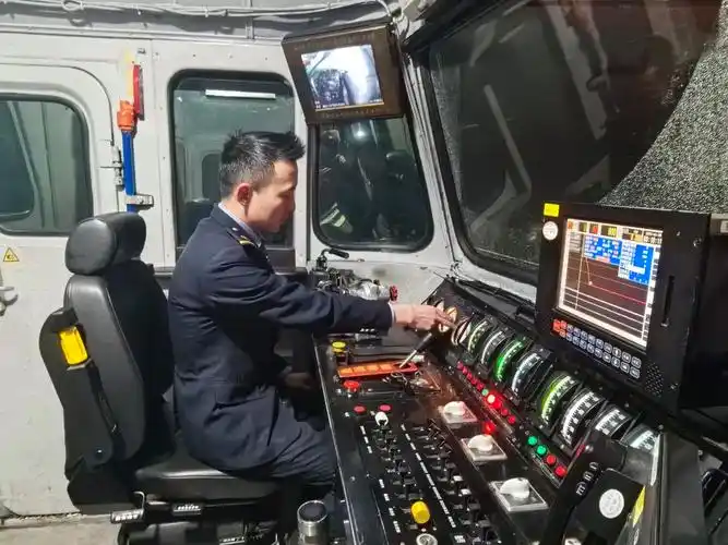 铁路机车车辆驾驶员